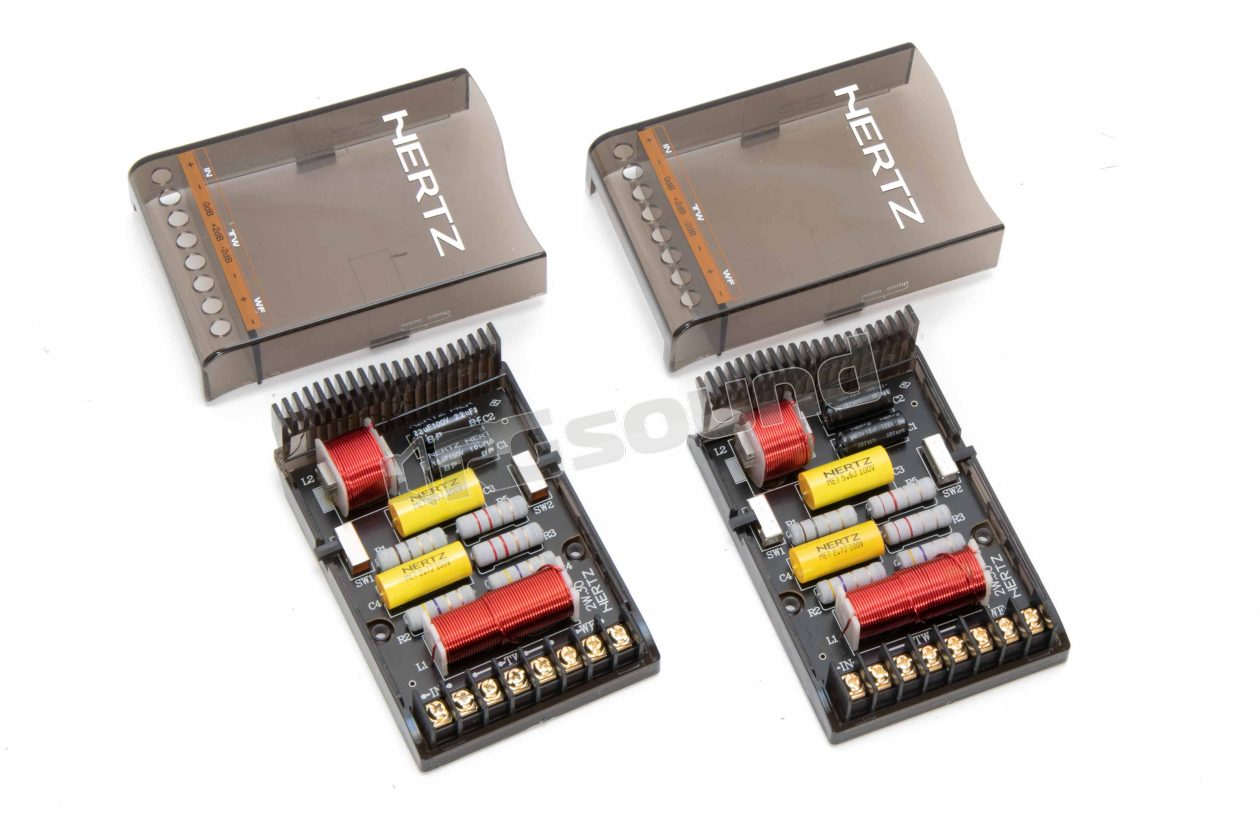 2W30 con contenitore danneggiato 2-way crossover with 2800 Hz cutoff 12/12dB Hertz
