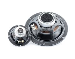 KING 62C 2-way active system with 165mm woofer and 87mm midrange with grilles Awave