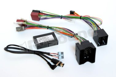 APF-D200MB mantiene i comandi al volante e display originali Mercedes Alpine
