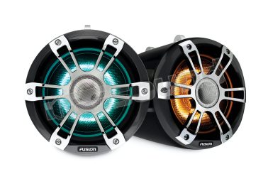 010-02438-00 SG-FLT652SPC coppia altoparlanti Wake Tower 165mm con griglia sportiva cromata e illuminazione LED CRGBW Fusion